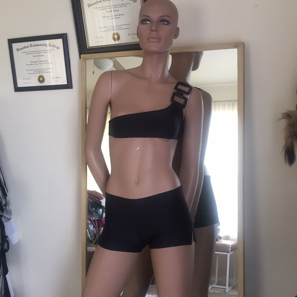 Swimsuit - Picture 2 of 7